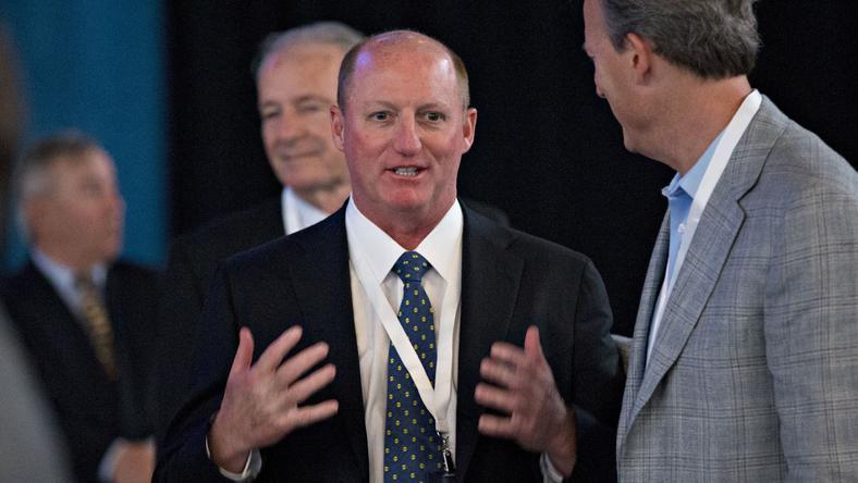 关于巴菲特钦定的接班人Greg Abel,你必须知道的10件事